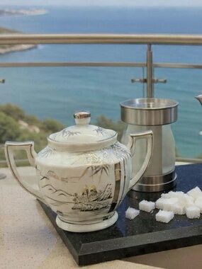 Vintage 1950 Japanese Kutani porcelain covered sugar bowl. Hand painted